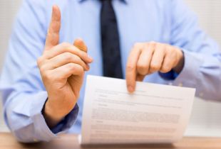 Wynagrodzenie członka zarządu a faktura dla spółki – kiedy fiskus może zakwestionować PIT?