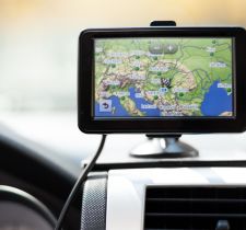 Usługi taxi na rzecz spółki: jak prawidłowo fiskalizować kursy i wystawiać faktury do paragonów bez NIP