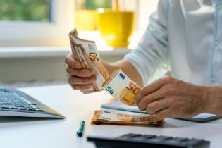 Wycena akcji w euro na dzień bilansowy – czy trzeba wyodrębniać różnice kursowe? 