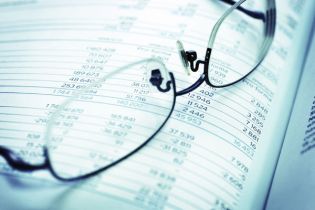 Okulary korekcyjne w działalności – VAT i koszty