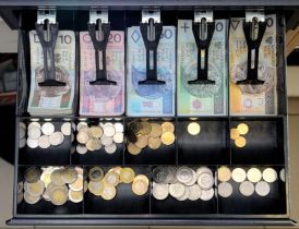 Księgowanie kradzieży gotówki z kasy – jak wyksięgować skradzione pieniądze?