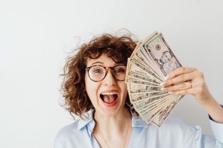 Kalkulator wynagrodzeń – jak obliczyć pensję brutto/netto?