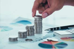 Rozliczenie wyniku finansowego po zamknięciu roku – księgowanie i podział zysku lub straty