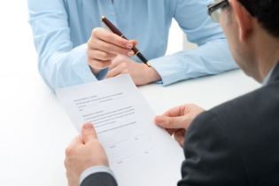 Podwyżka minimalnego wynagrodzenia – co z aneksami do umowy o pracę