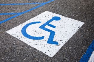 miejsce parkingowe dla niepełnosprawnych
