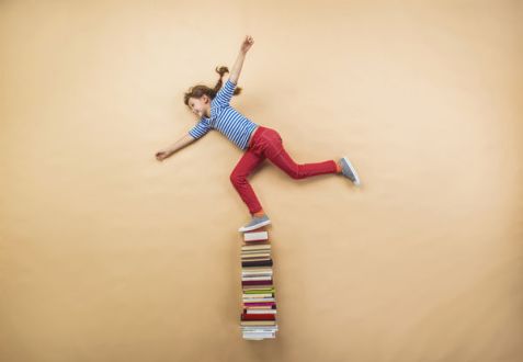 Opodatkowanie odsprzedaży podręczników oraz moment powstania przychodu w szkole językowej