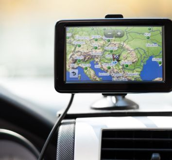Usługi taxi na rzecz spółki: jak prawidłowo fiskalizować kursy i wystawiać faktury do paragonów bez NIP
