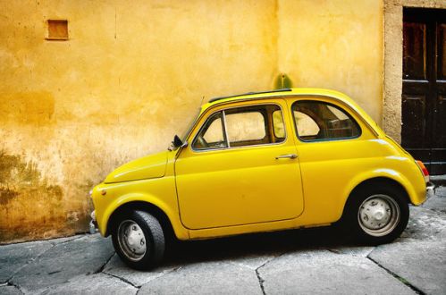Przedsiębiorca w 2010 roku zakupił auto osobowe z kratką i nastąpiło pełne odliczenie VAT oraz wpisanie kwoty netto w koszty przedsiębiorstwa jako amortyzacja jednorazowa. 