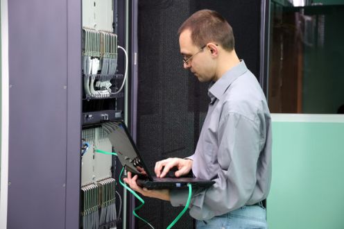 Jak prawidłowo udokumentować w KSeF usługi informatyczne dla kontrahenta z Niemiec?