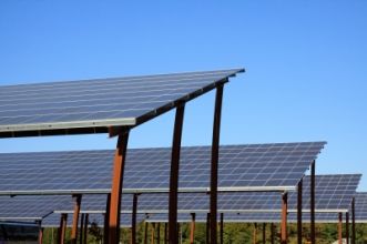 kolektory wolnostojące na ziemi przynoszą zbyt duże straty ciepła w „transporcie” energii