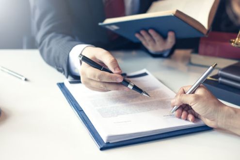 Jak bezpiecznie zawierać umowy B2B – wskazówki