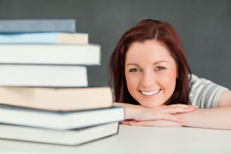 Czy rozliczając wynagrodzenie z września pracownika rozpoczynającego studia od października, należy rozliczyć składki ZUS