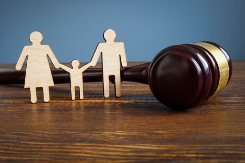 Przedsiębiorca a adopcja dziecka – kiedy przysługuje zasiłek macierzyński i jakie dokumenty złożyć do ZUS?