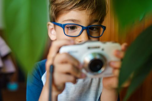 Fotograf w obiektywie KIS Zwolnienie podmiotowe i przedmiotowe z kasy fiskalnej – interpretacja KIS 2025 dla JDG