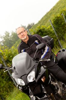 Odliczenie 100% VAT od motocykla wykorzystywanego w działalności gospodarczej – kiedy nie trzeba składać VAT-26