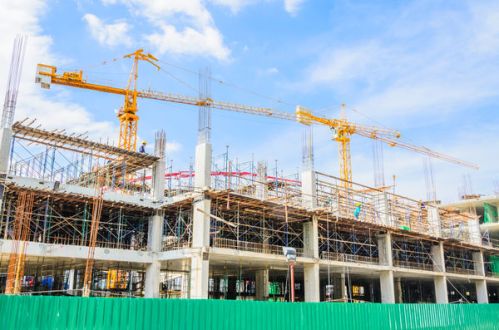 Sprawdź, jak rozliczyć usługę budowlaną w UE z wykorzystaniem materiałów kupionych w Polsce