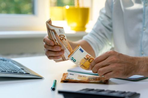 Wycena akcji w euro na dzień bilansowy – czy trzeba wyodrębniać różnice kursowe? 