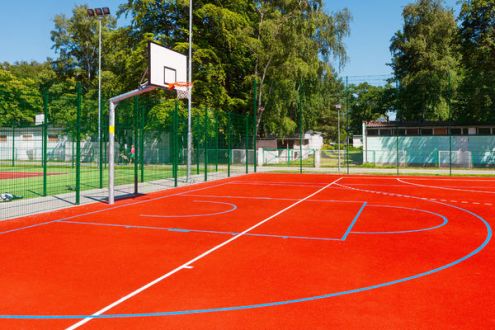 Składki członkowskie w klubie sportowym a limit zwolnienia z VAT: jak kwalifikować wpłaty?