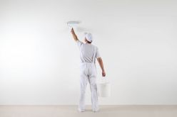 Korzyść materialną w postaci zawarcia umowy najmu 