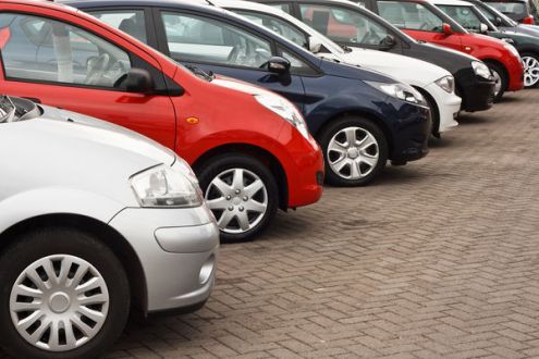 Przedsiębiorca w marcu rozpoczął prowadzenie działalności gospodarczej polegającej na handlu samochodami
