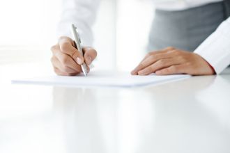 Jak prowadzić i przechowywać akta osobowe 