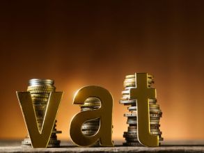 Czy wykreślenie podatnika z rejestru czynnych podatników VAT w związku z zastosowaniem tzw. blokady STIR wymaga formy decyzji podatkowej? 