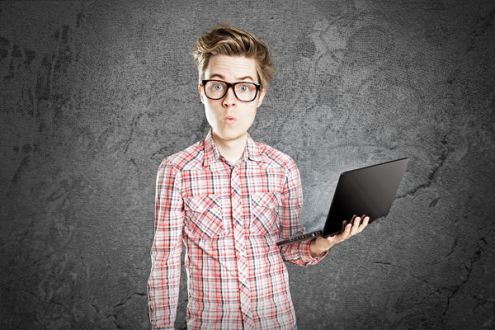 Sprzedaż firmowego laptopa pracownikowi VAT