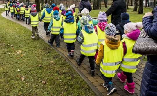   Czy gmina sprzedając busa wykorzystywanego do przewozu dzieci, musi zapłacić VAT