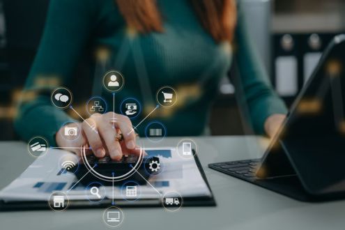 Jeśli jednostka oprócz podstawowej działalności dodatkowo zajmuje się także na zasadzie outsourcingu świadczeniem usług księgowych na rzecz powiązanych z nią podmiotów